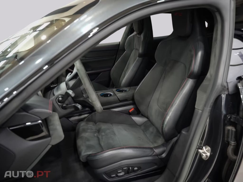 Porsche Taycan GTS I.V.A DEDUTIVEL 