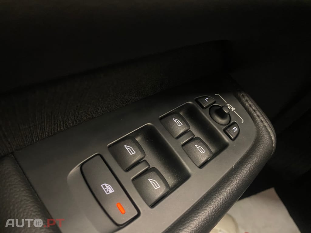 Volvo XC60 2.0 B4 R-Design Geartronic