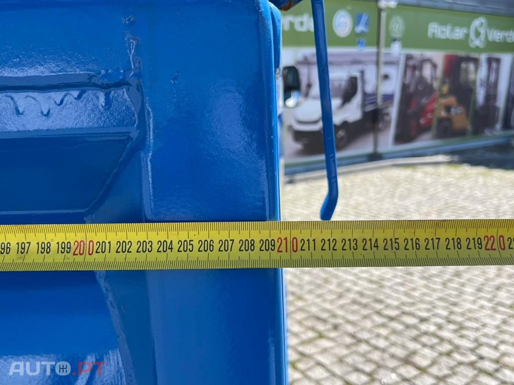 Iveco Daily BASCULA TRILATERAL