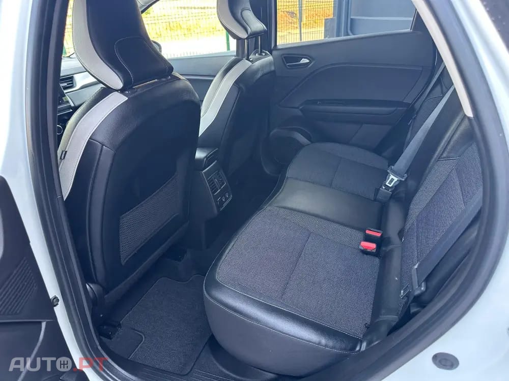 Renault Captur 1.6 E-Tech Intens