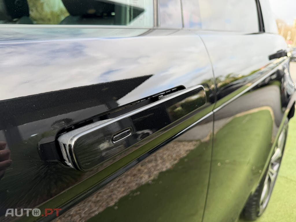 Land Rover Evoque 1.5 P300e AWD R-Dynamic S Auto