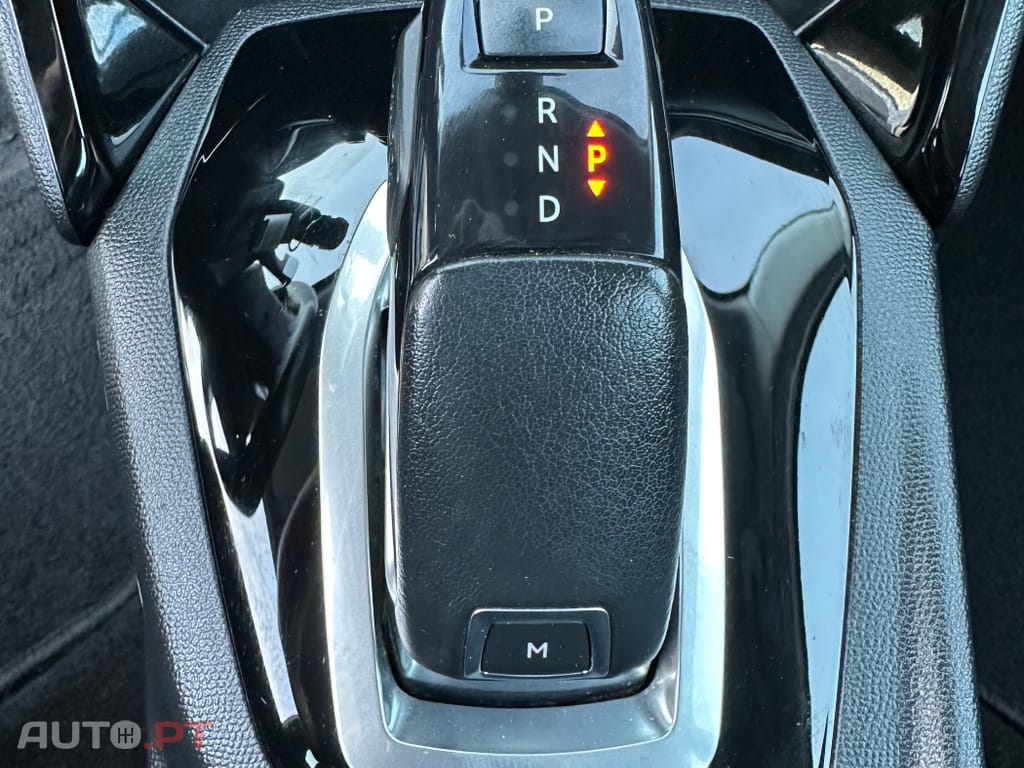 Peugeot 2008 1.2 PureTech Active EAT8