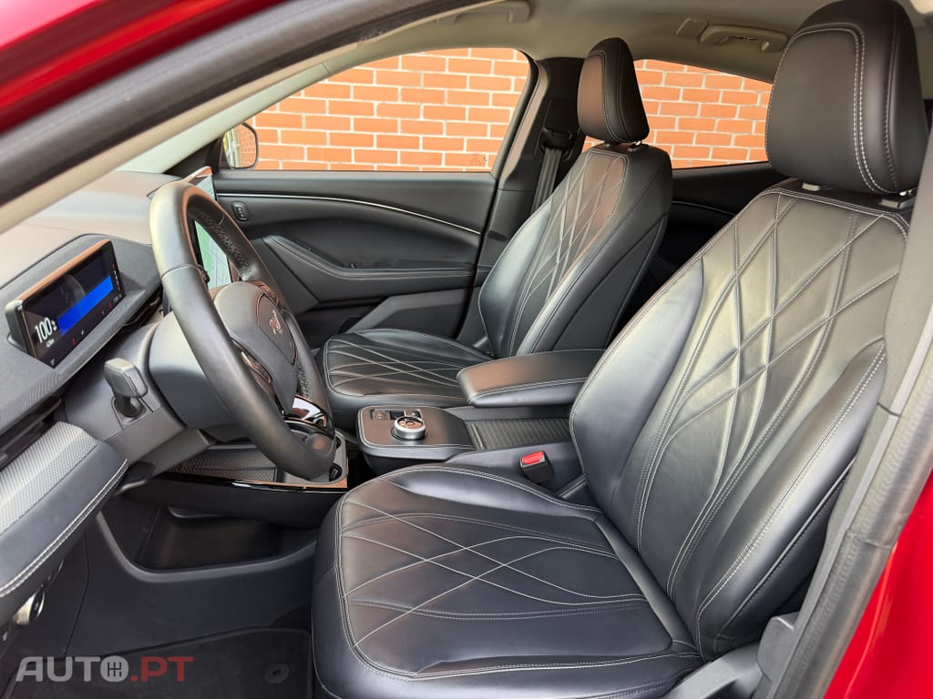 Ford Mustang Mach-E Standard • 75,7 kWh • 294 CV