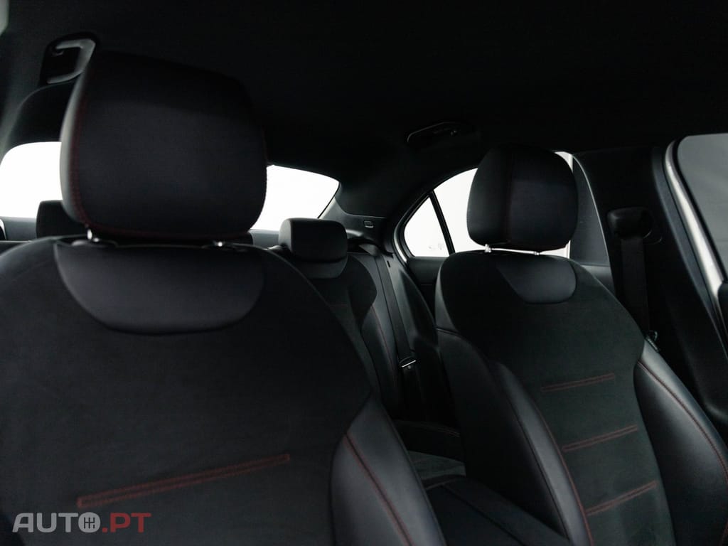 Mercedes-Benz A 250 e AMG Line