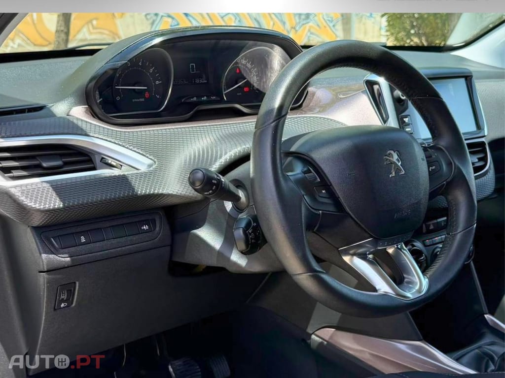 Peugeot 2008 1.2 VTi Active