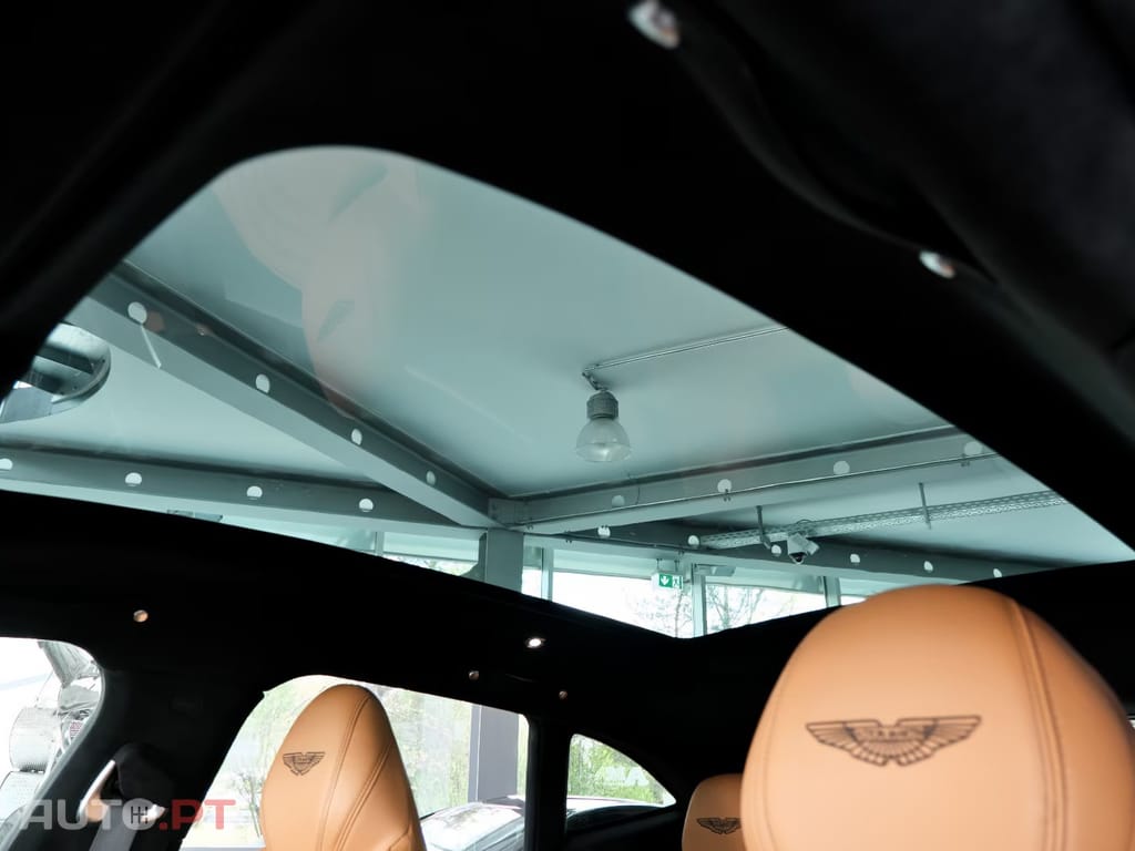 Aston Martin DBX 4.0 V8