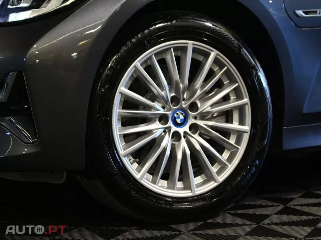 BMW 320 e Line Luxury Auto