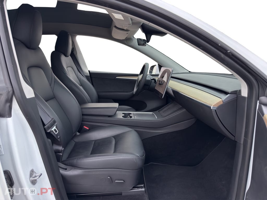 Tesla Model Y RWD