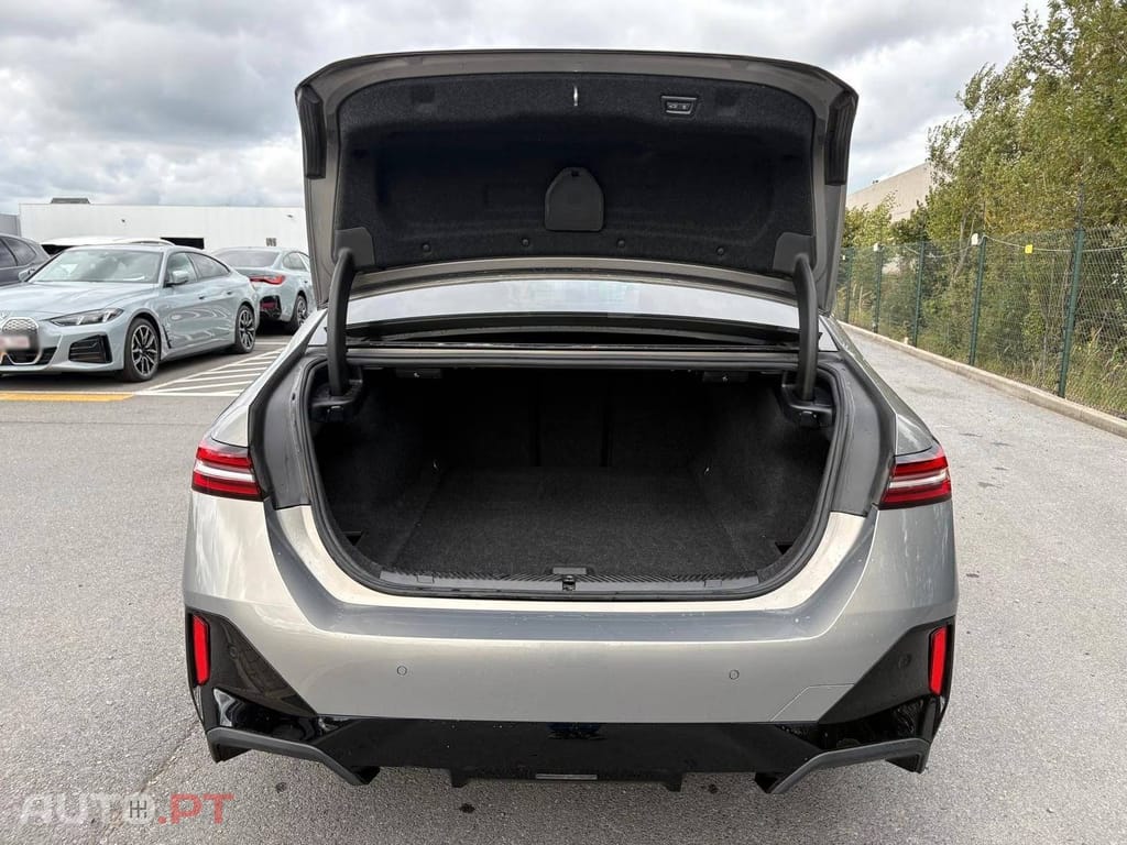 BMW i5 eDrive40