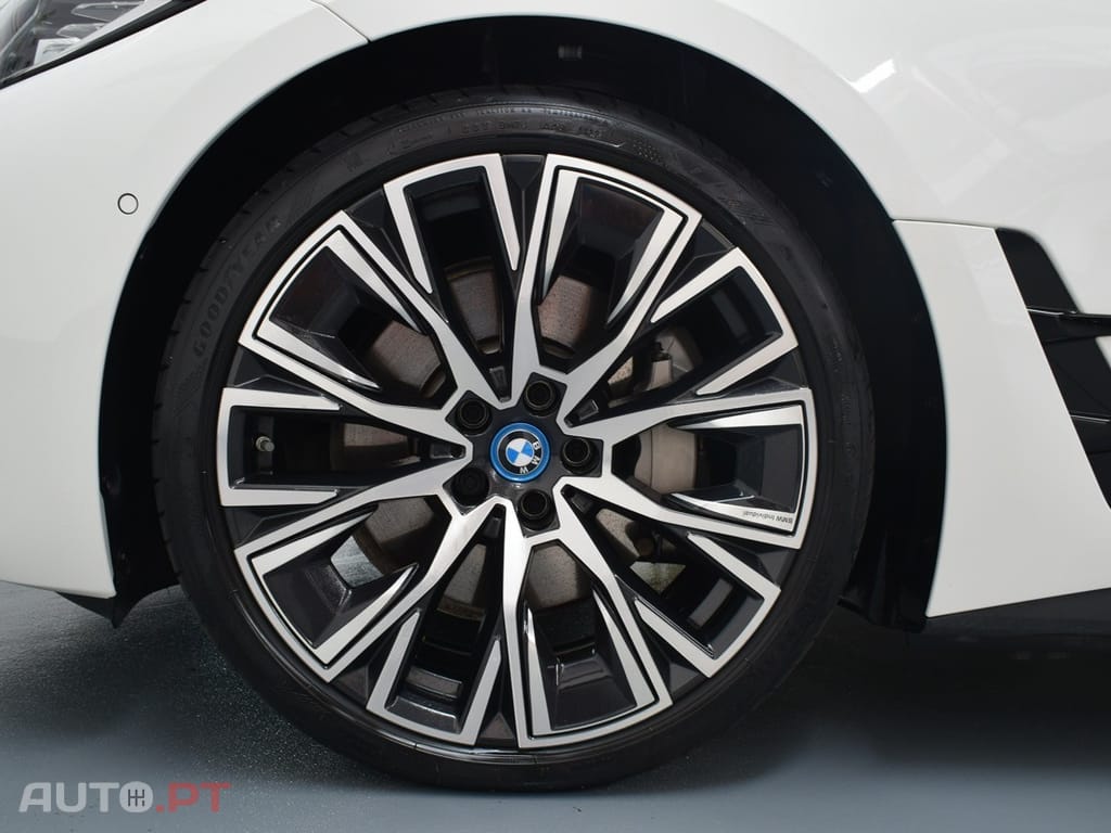 BMW i4 eDrive40 Pack M