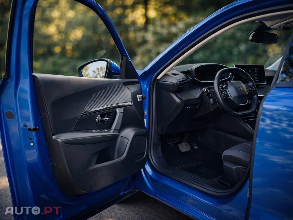 Peugeot E-2008 50 kWh Allure