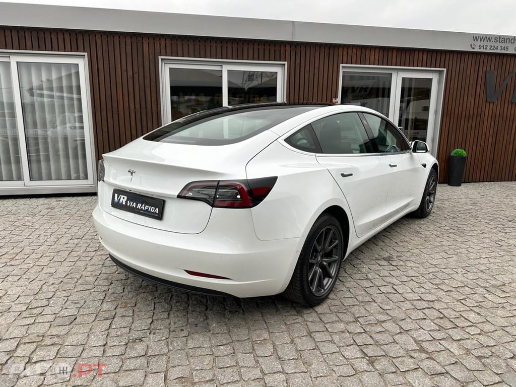 Tesla Model 3 Long-Range RWD