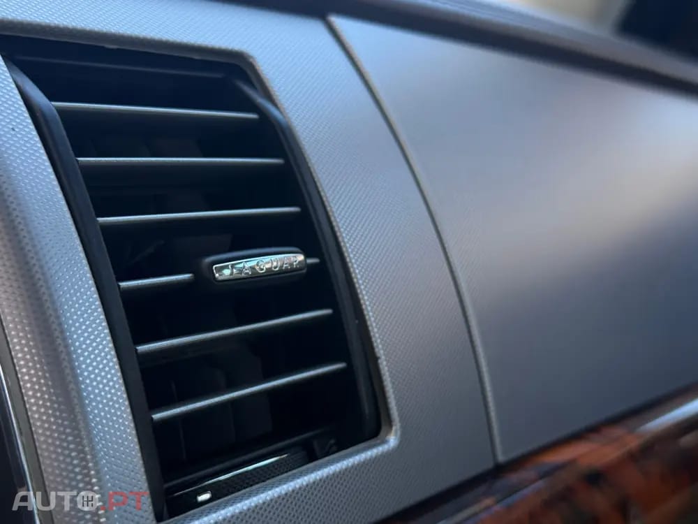 Jaguar XF 2.7 D V6 Luxury