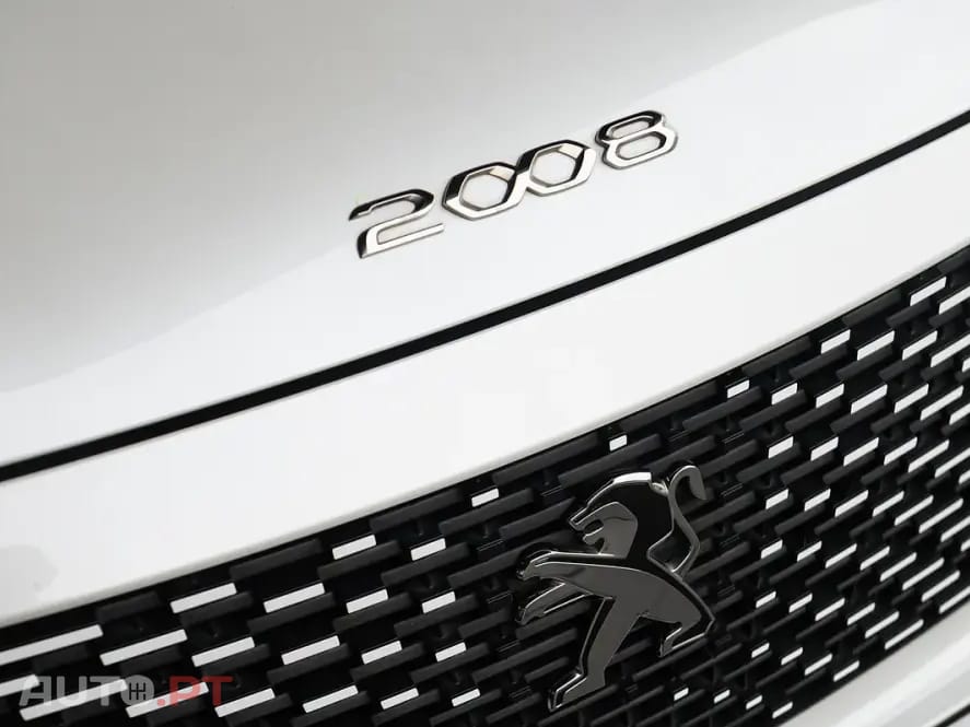Peugeot E-2008 50 kWh Allure Pack