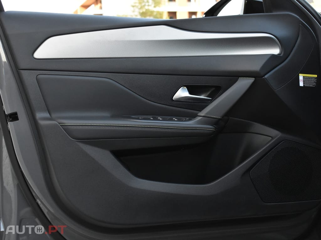 Peugeot E-308 54 kWh GT