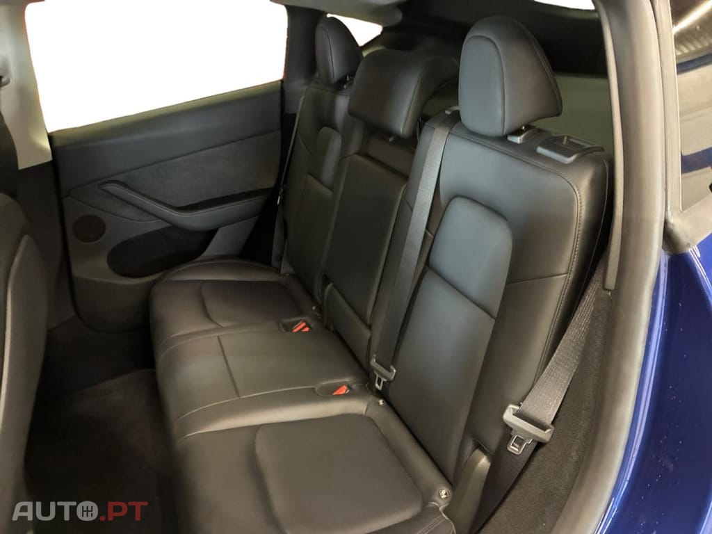 Tesla Model Y Standard RWD