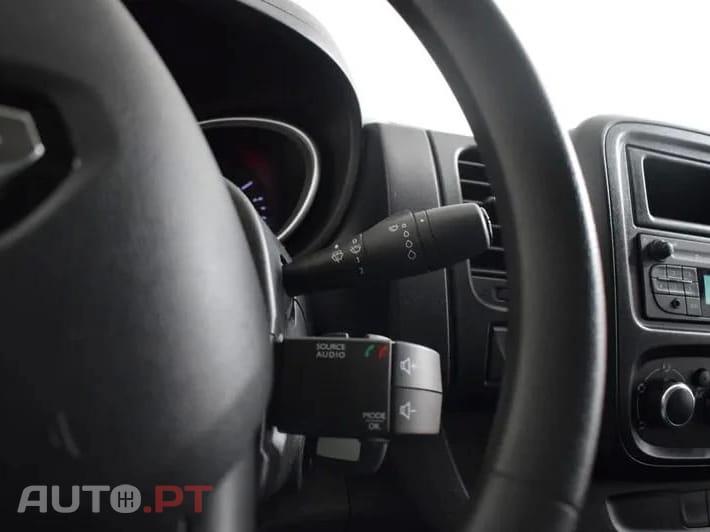 Renault Trafic 2.0 dCi L1H1 (C/ Frio)