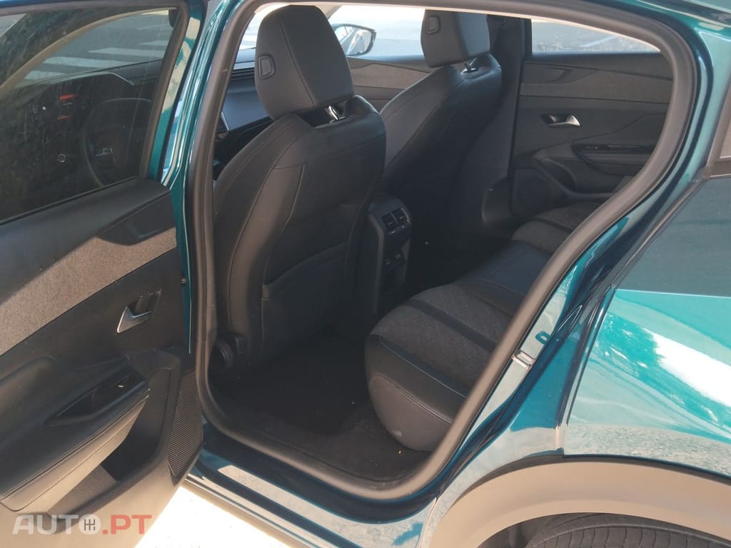 Peugeot 408 PureTech 130 EAT8 Allure Pack