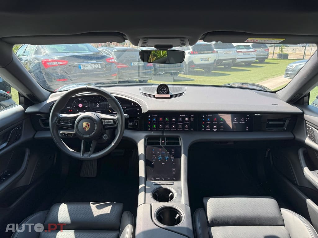 Porsche Taycan 4