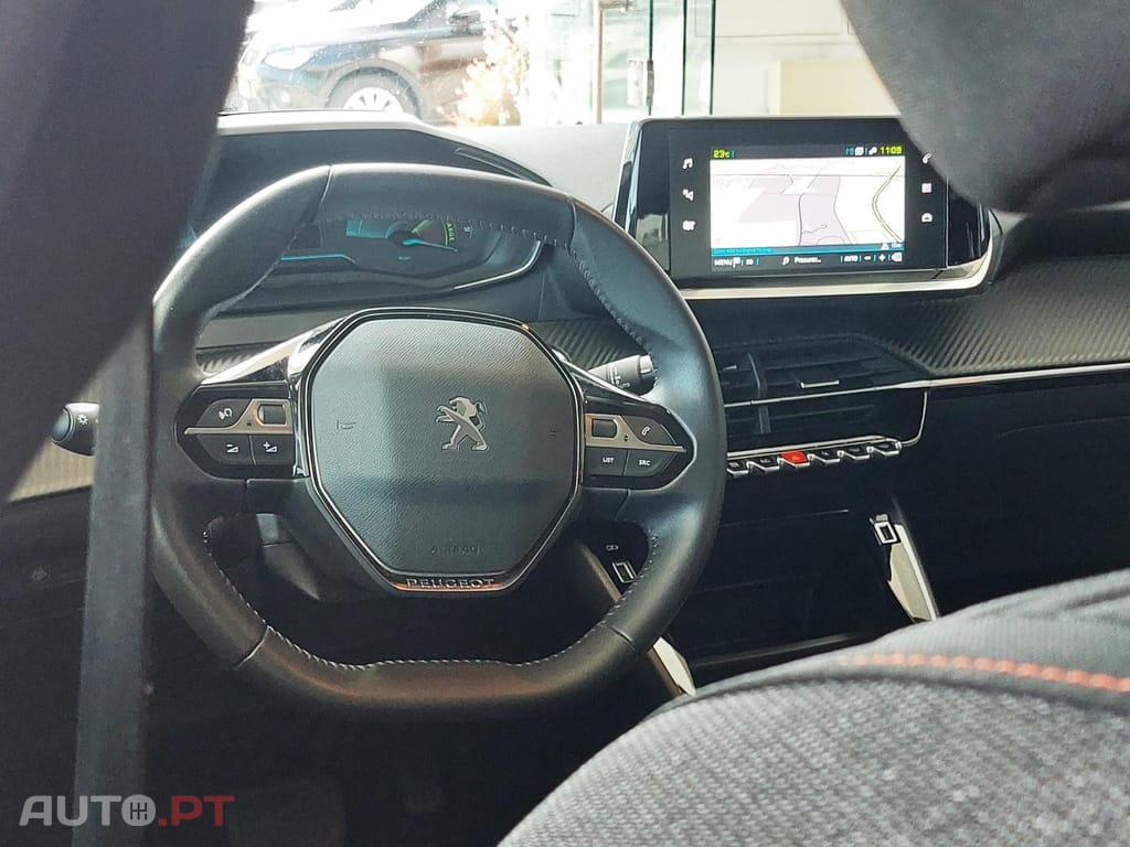 Peugeot E-2008 50 kWh Active Pack