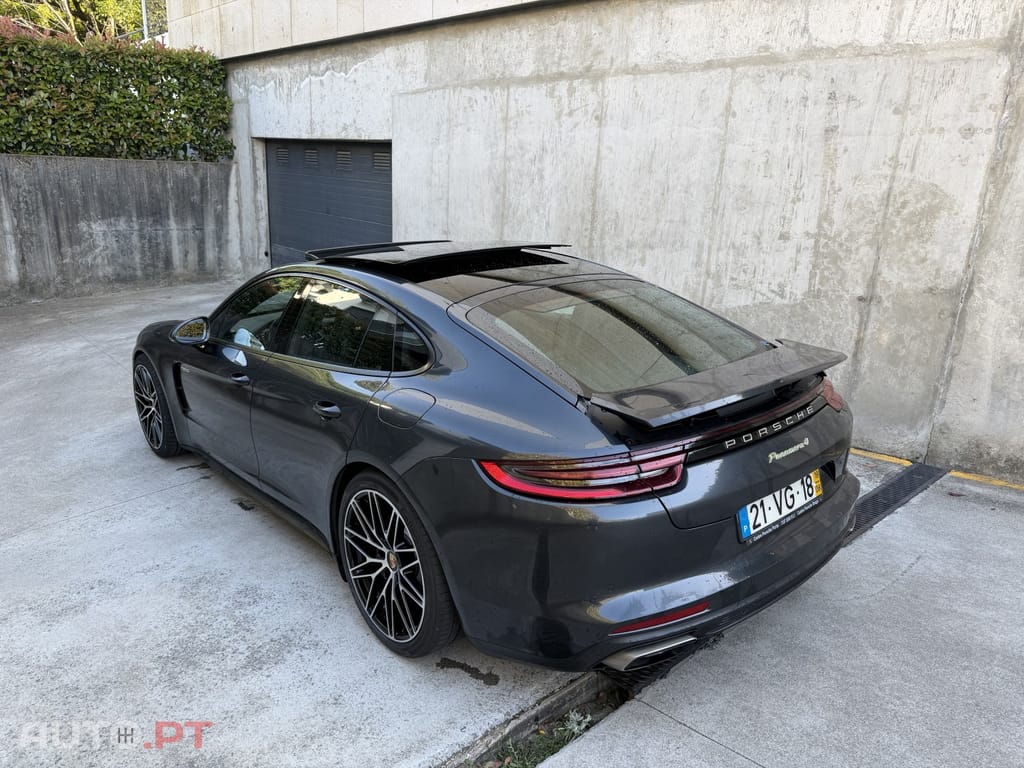 Porsche Panamera 4 E-Hybrid Platinum Edition