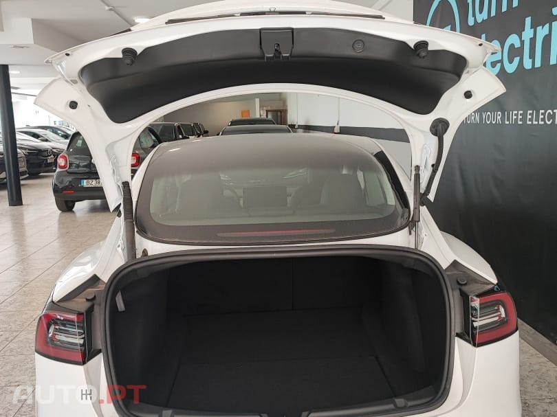 Tesla Model 3 Standard Range Plus RWD