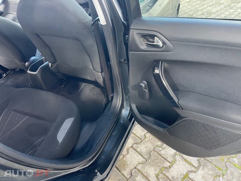 Peugeot 208 1.2 VTi Active