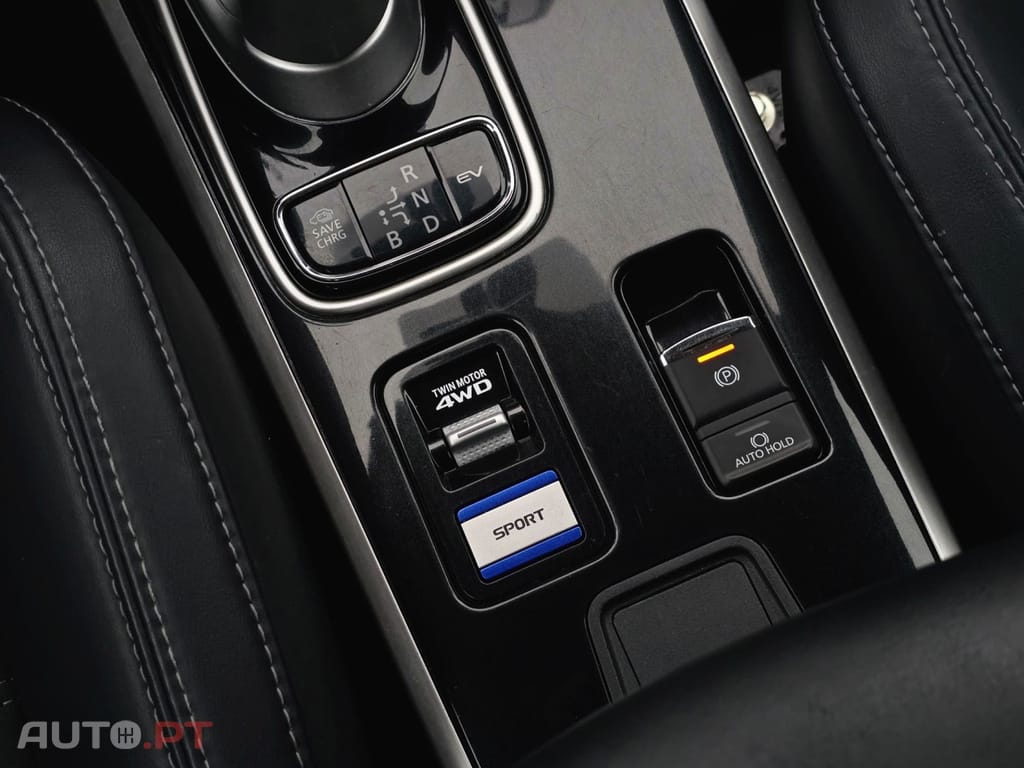 Mitsubishi Outlander 2.4L PHEV TWIN MOTOR 4WD INVITE