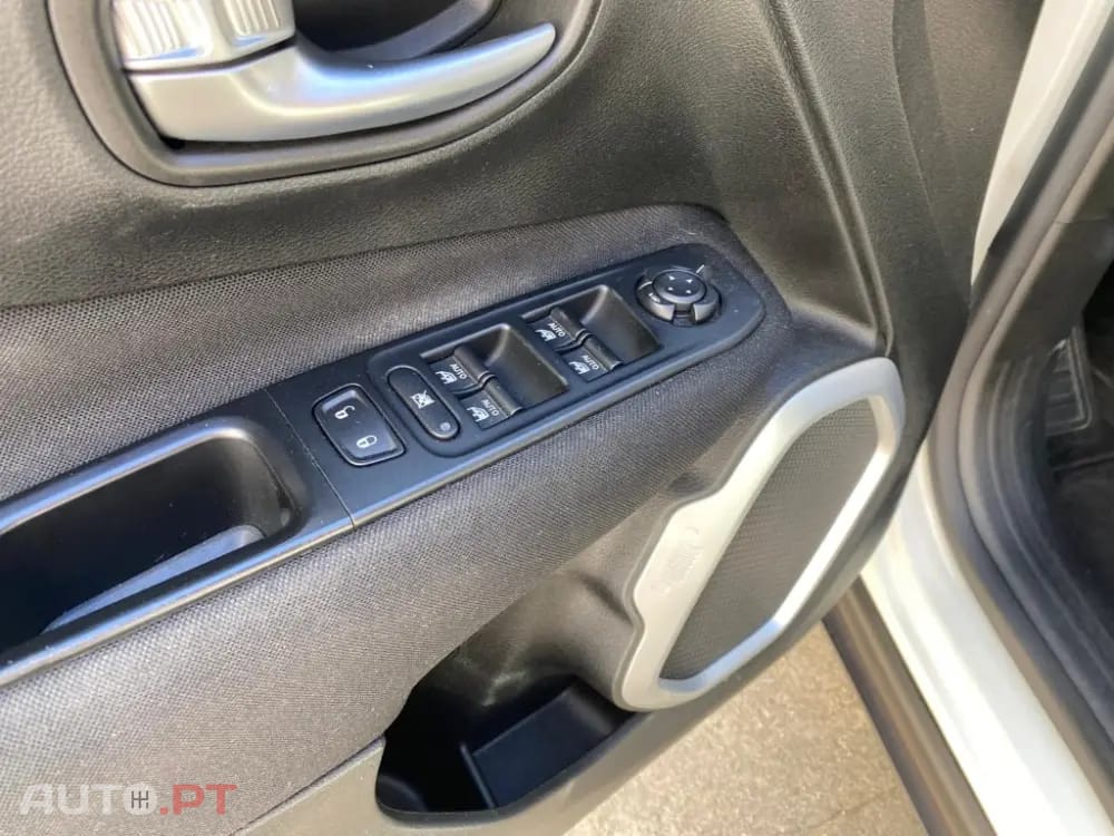 Jeep Renegade 1.6 MJD Sport — fotografia 15