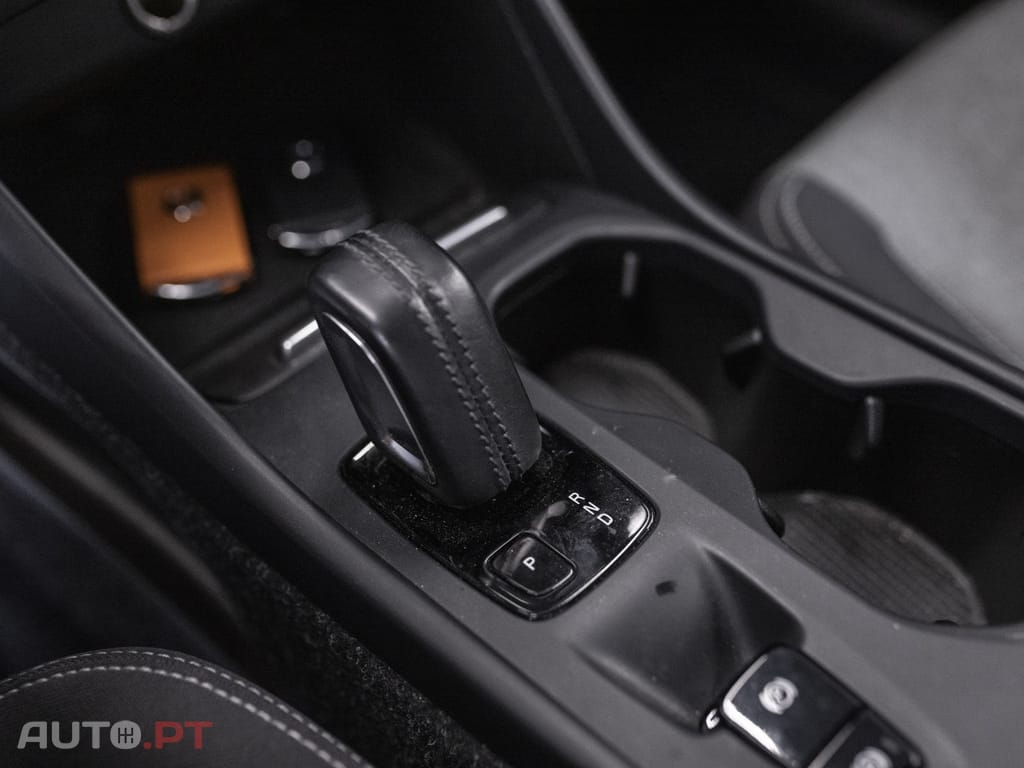 Volvo XC40 T5 Recharge DKG Plus Dark