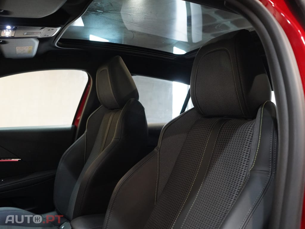 Peugeot E-208 50 kWh GT