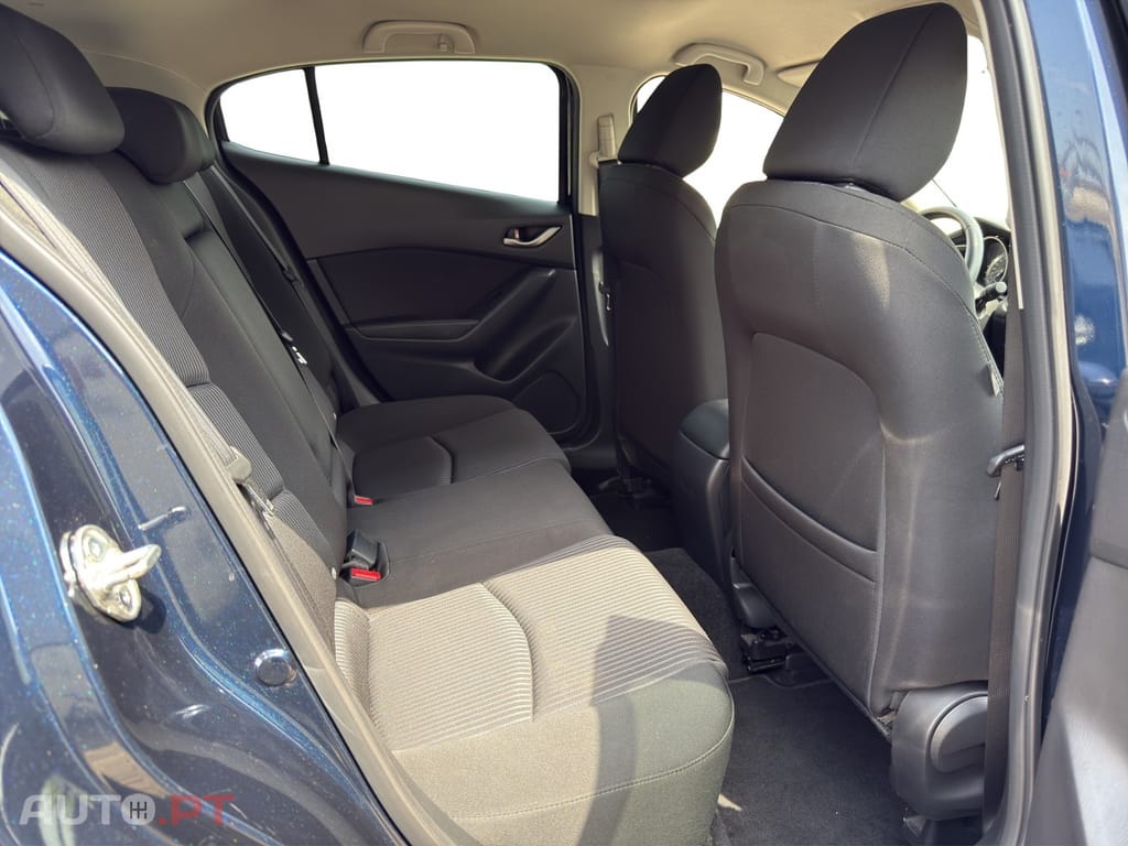 Mazda 3 1.5 Sky-G Evolve HS Navi