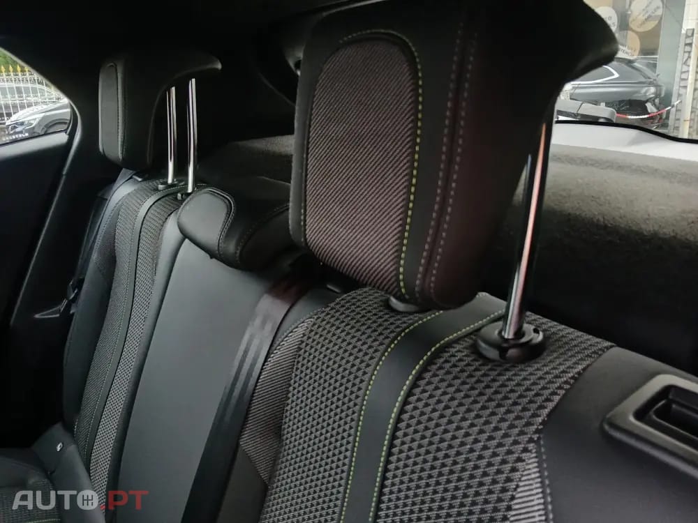 Peugeot E-2008 GT