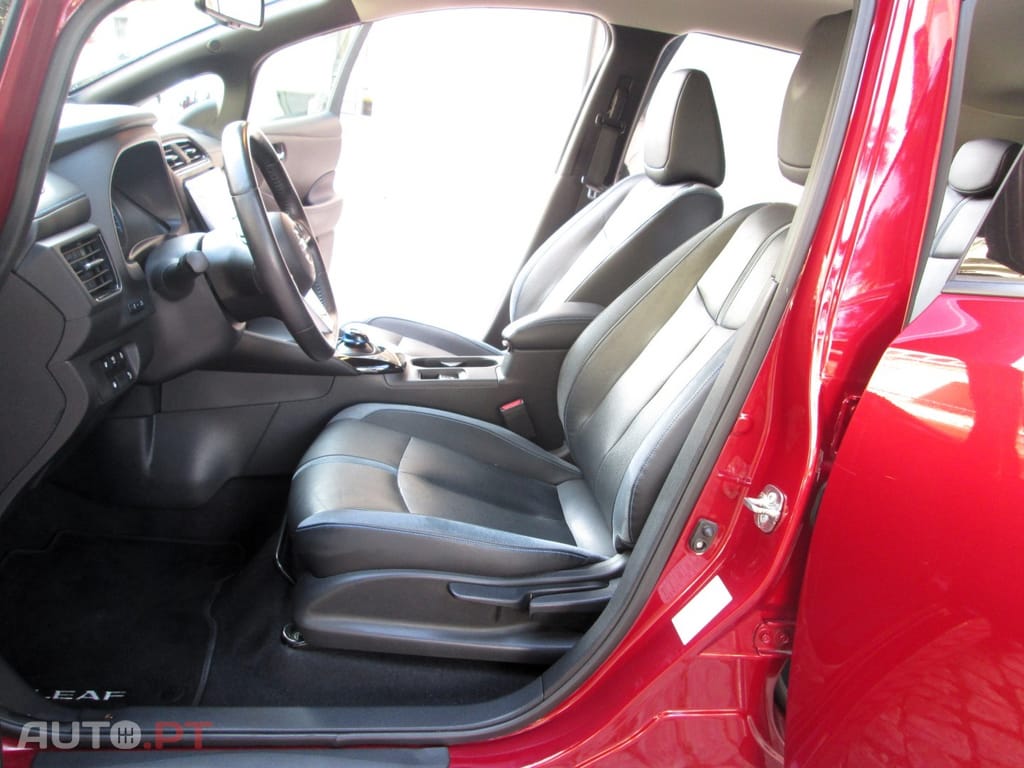 Nissan Leaf Tekna Two Tone