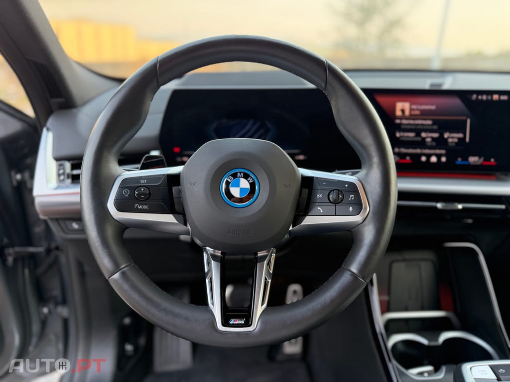 BMW iX2 eDrive20 Pack Desportivo M — fotografia 13