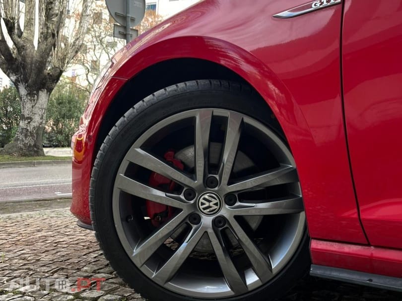 Volkswagen Golf 2.0 TSI GTI DSG