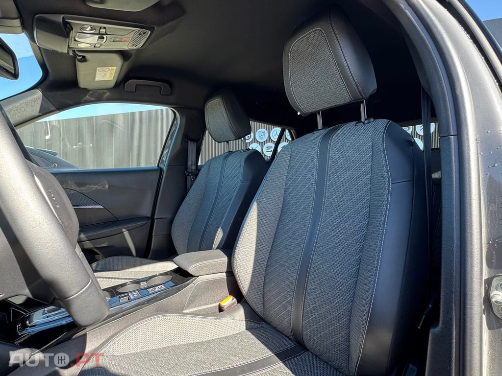 Peugeot 2008 1.2 Hybrid Allure e-DCS6