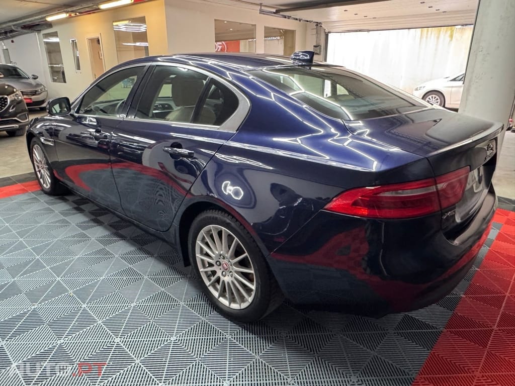 Jaguar XE 2.0 D Prestige