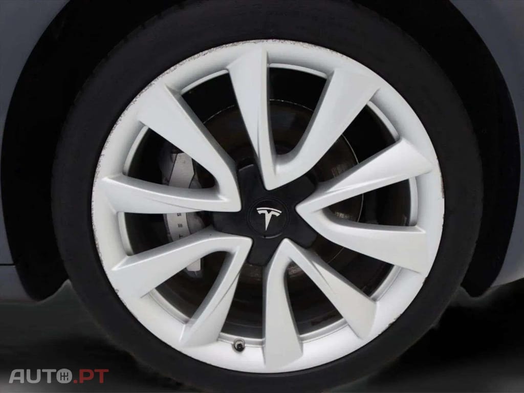 Tesla Model 3  Standard RWD Plus  AUTOPILOT