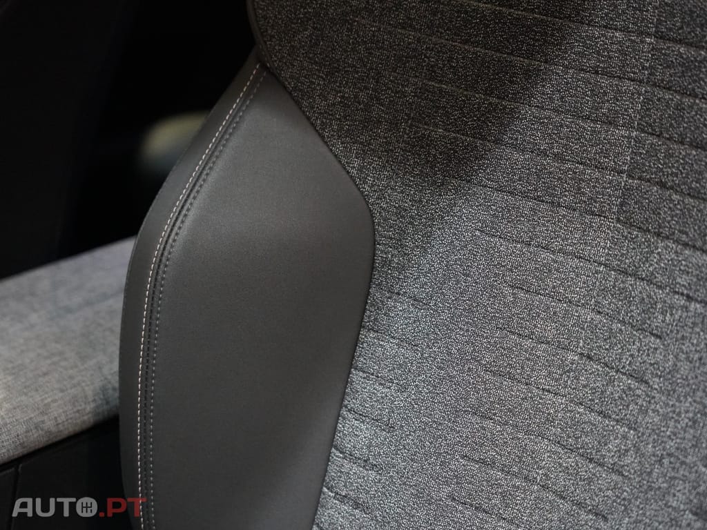 Peugeot 3008 1.2 Hybrid Allure e-DCS6