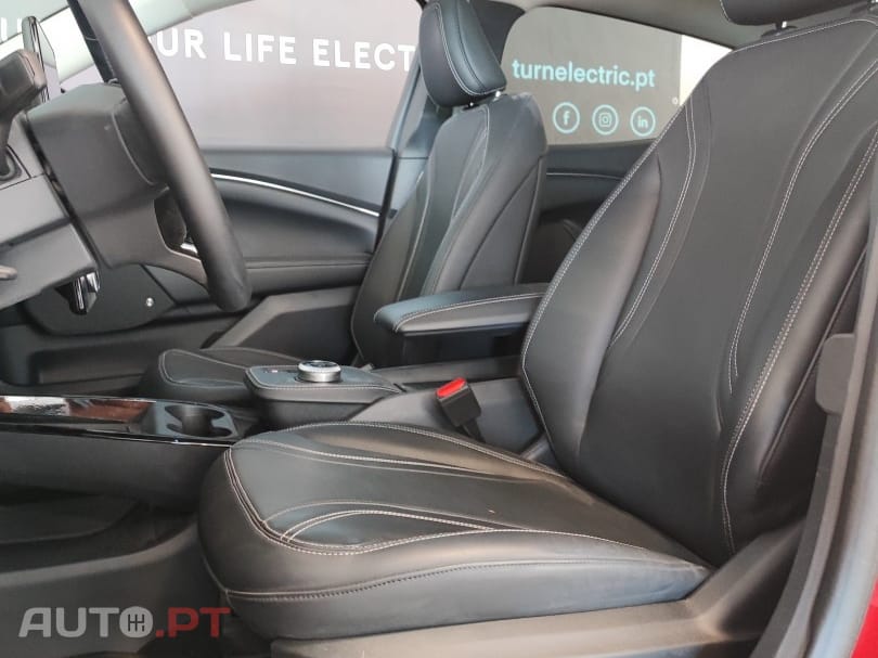 Ford Mustang Mach-E 75.7 kWh Base