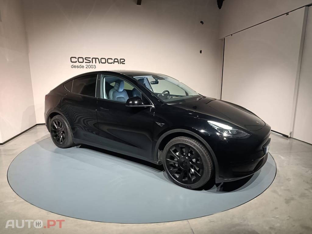 Tesla Model Y Standard RWD Plus — fotografia 8