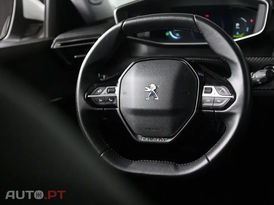 Peugeot E-2008 50 kWh Allure Pack