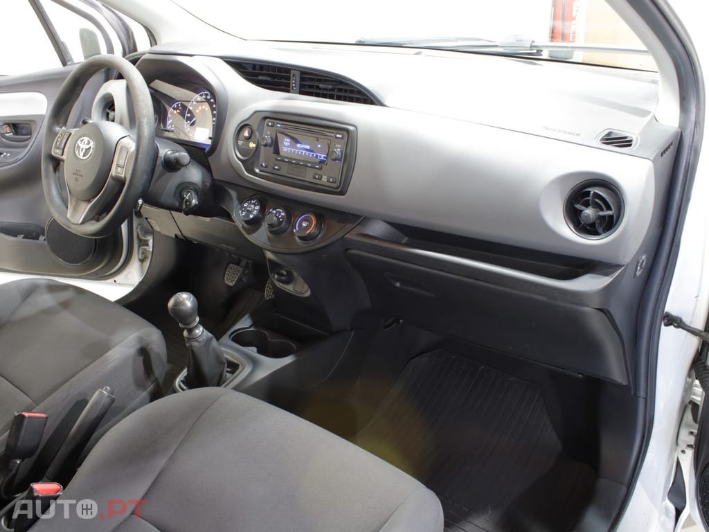 Toyota Yaris 1.4 D-4D AC IVA Dedutível