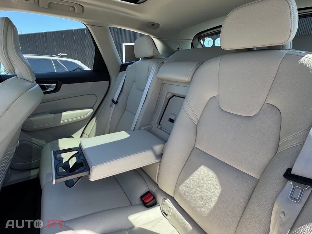 Volvo XC60 2.0 B4 Momentum