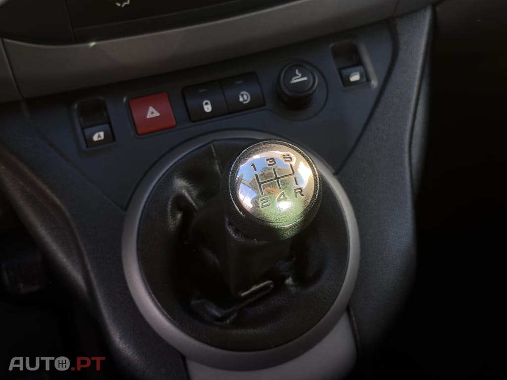 Peugeot Partner 1.6 HDI  5 LUGARES