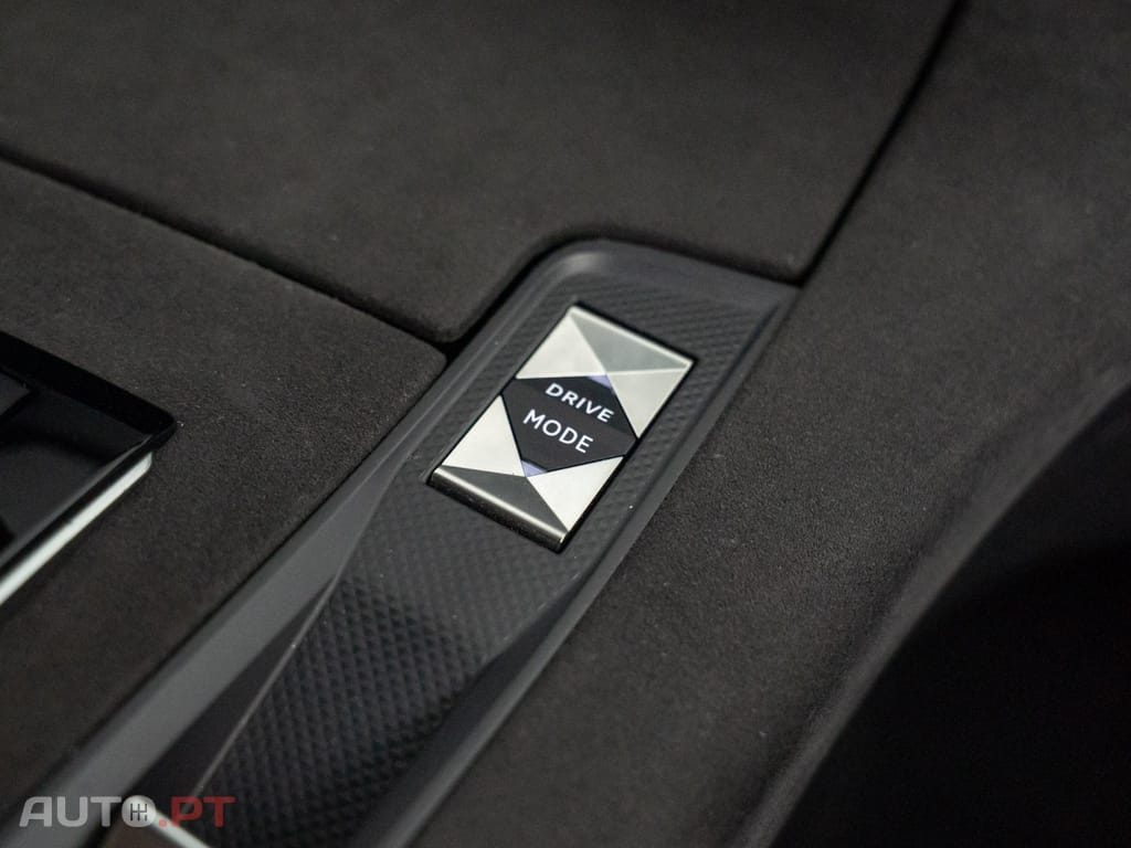 DS DS7 Crossback E-Tense Performance Line EAT8