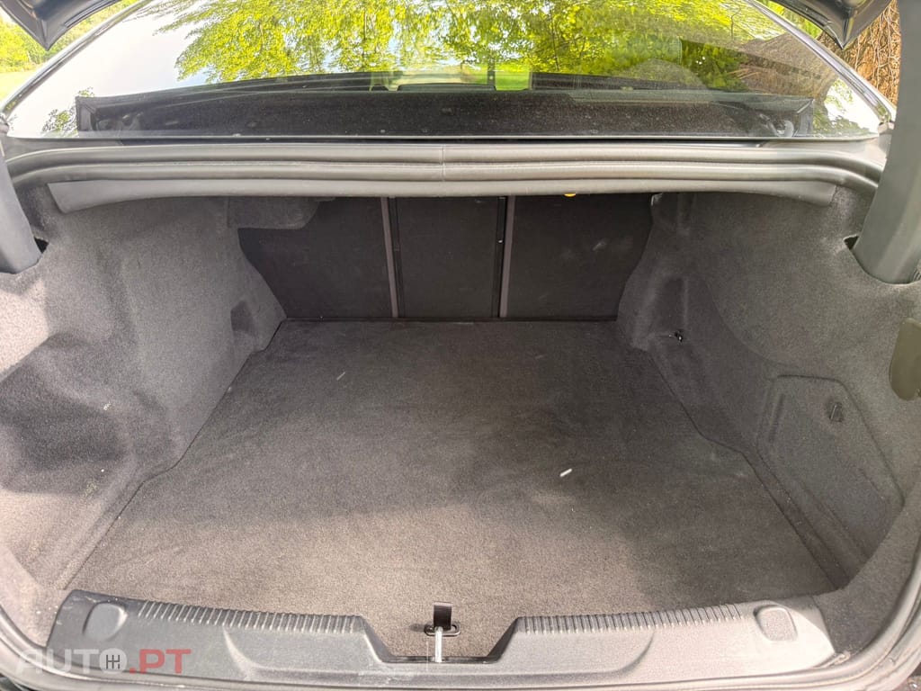 Jaguar XE 2.0 D R-Dynamic S