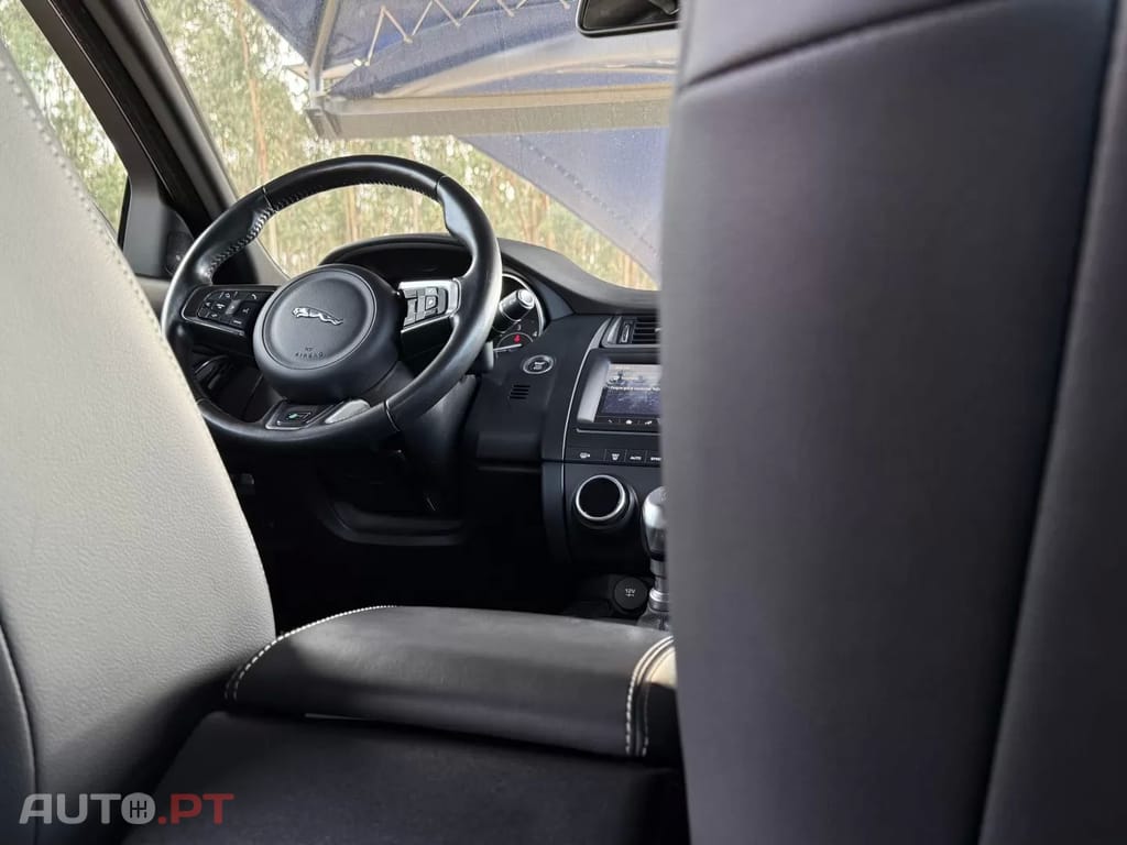 Jaguar E-Pace D150 AWD R-Dynamic