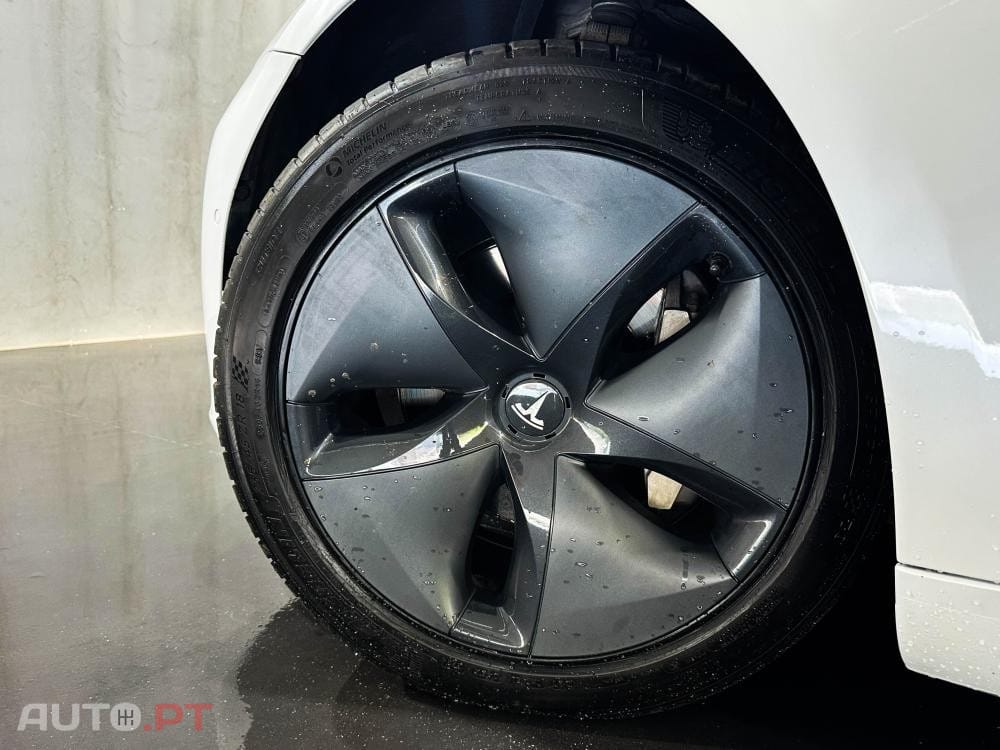 Tesla Model 3 Long-Range Dual Motor AWD